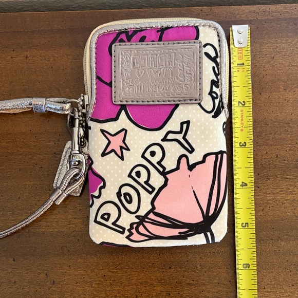 Coach Poppy Floral Wristlet in Pink and Cream - Picture 10 of 10